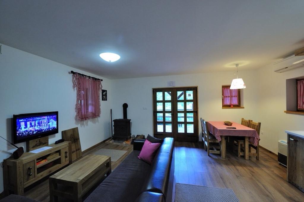 Apartment Drvena Kuca *